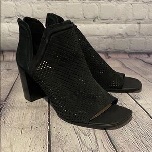 Vince Camuto Black Perforated Heels NWT Sz 10